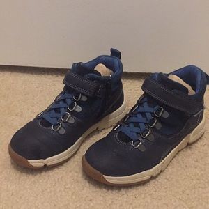Clark’s (toddler boots) Worn only once!!!🍁